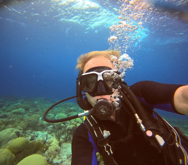 Marcel duikt in het Double Reef, Curacao